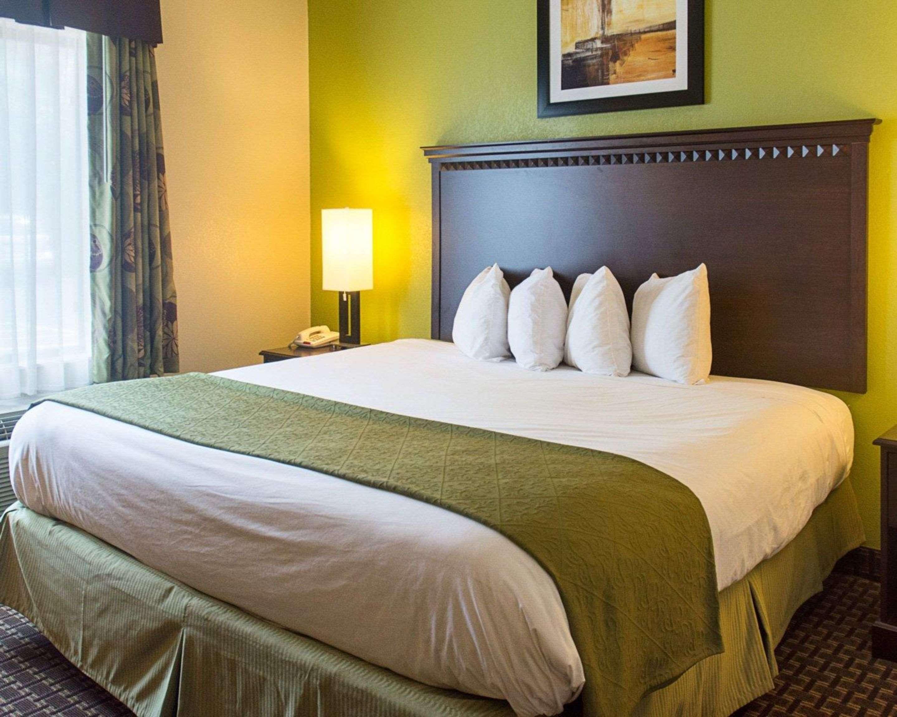 Quality Inn & Suites Quantico Stafford Buitenkant foto