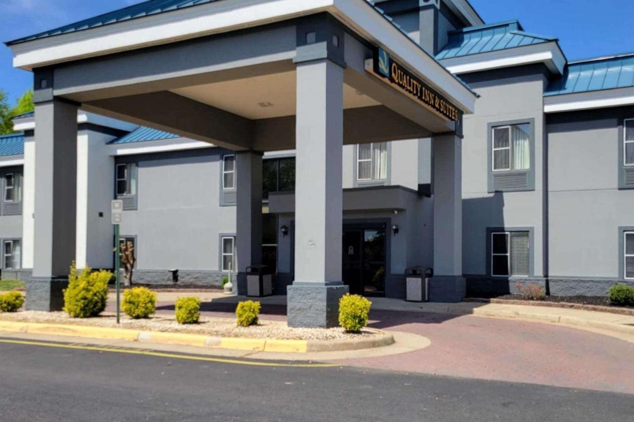 Quality Inn & Suites Quantico Stafford Buitenkant foto