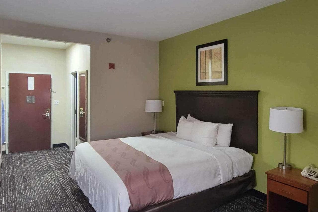 Quality Inn & Suites Quantico Stafford Buitenkant foto