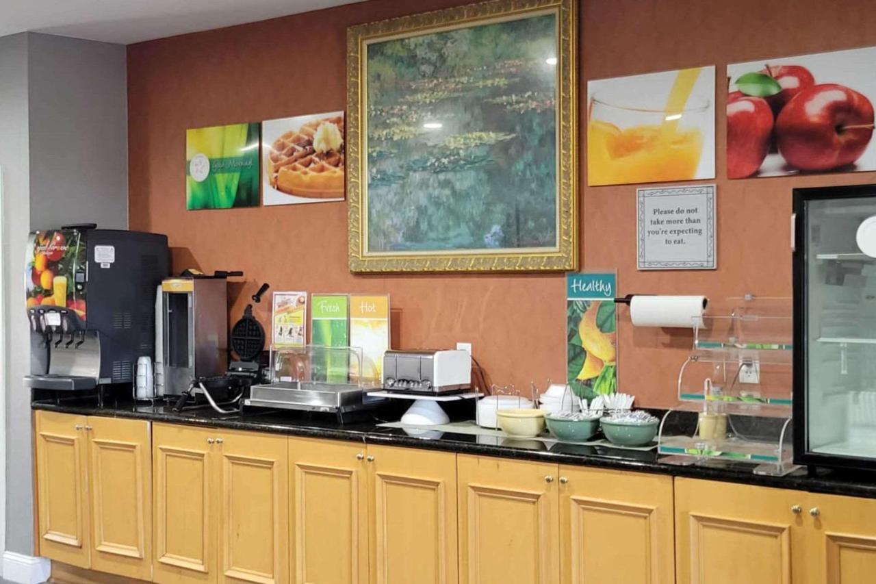 Quality Inn & Suites Quantico Stafford Buitenkant foto